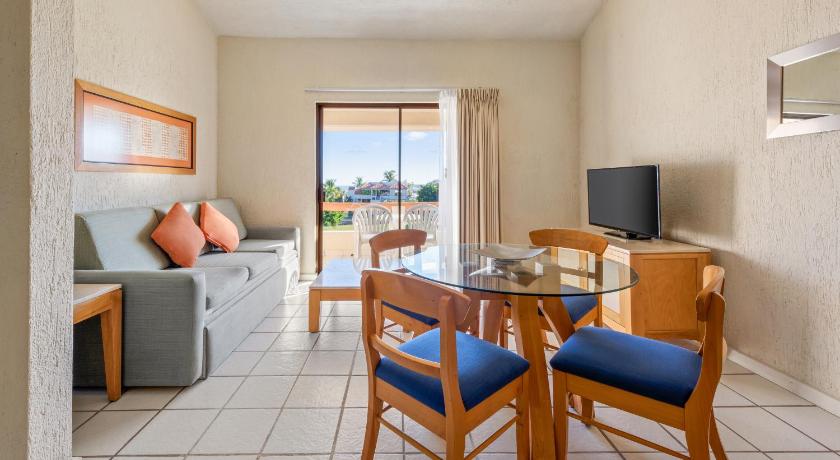 Park Royal Homestay Los Cabos