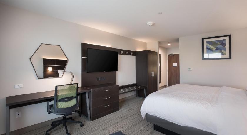 Holiday Inn Express & Suites Hoffman Estates