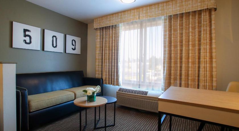 Oxford Suites Spokane Valley