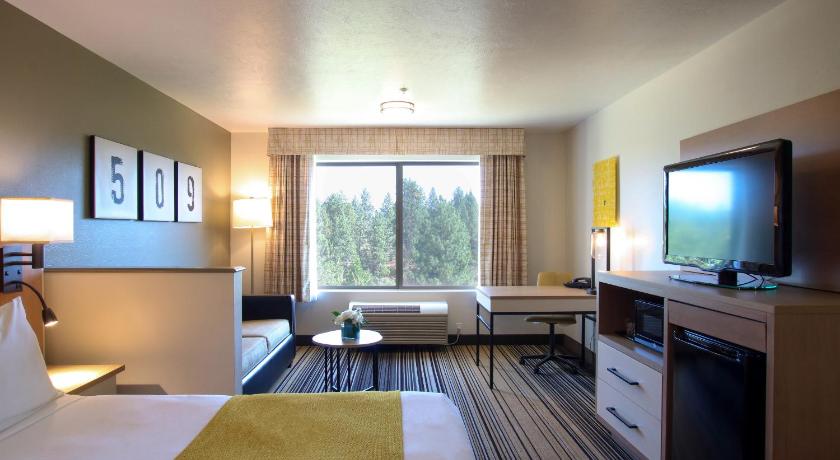 Oxford Suites Spokane Valley