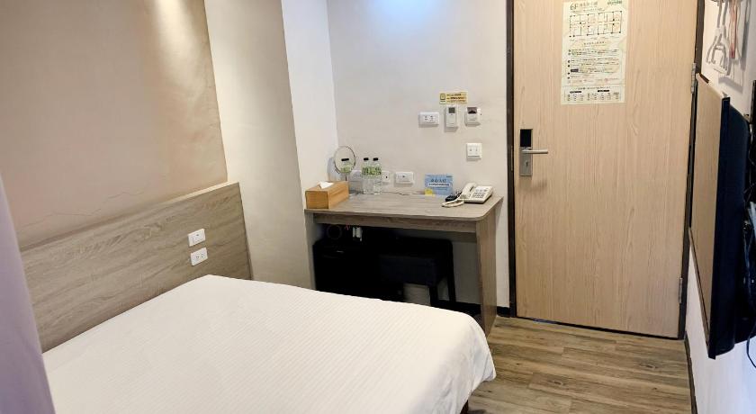 Uno Backpackers Inn photo