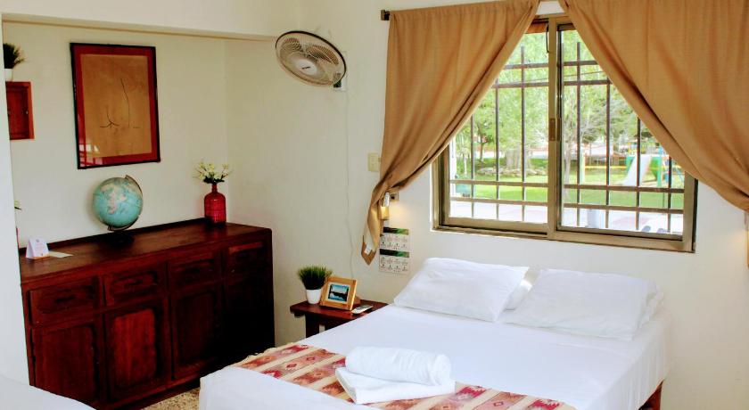 a bedroom with a bed and a window, Hostal & Suites Pata de Perro in Bacalar