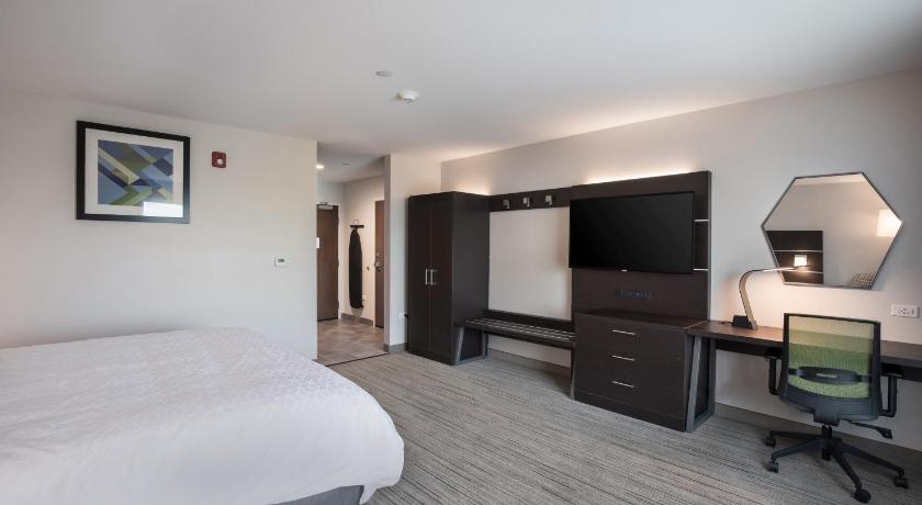 Holiday Inn Express & Suites Hoffman Estates