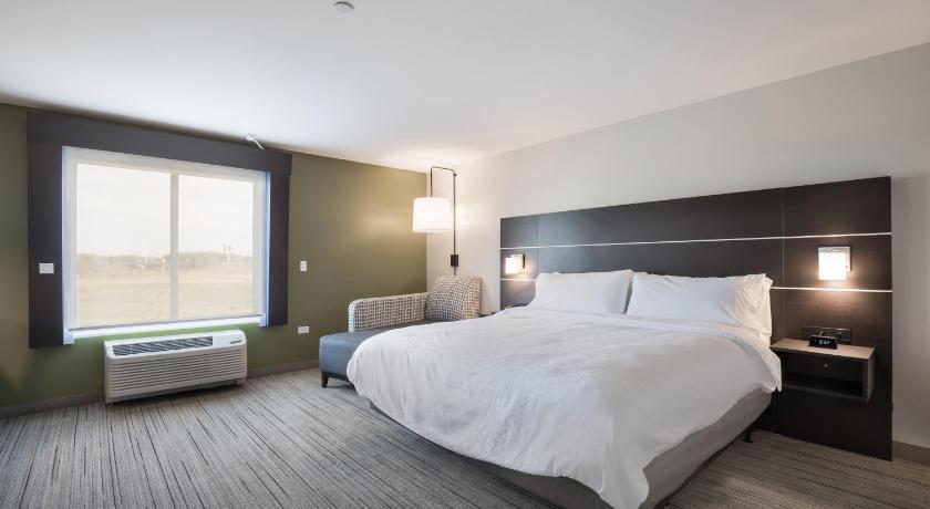 Holiday Inn Express & Suites Hoffman Estates