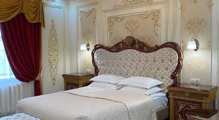 Lion Hotel photo