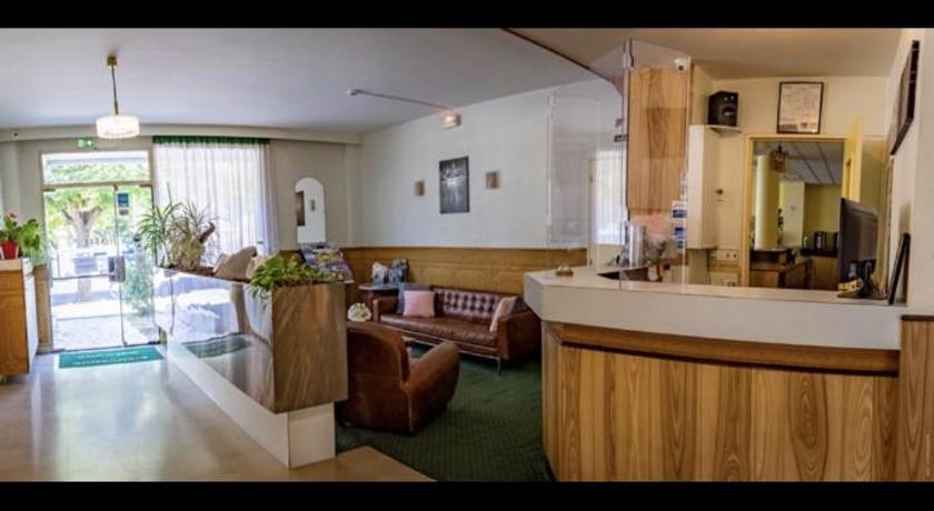 シャトールー Hotel Christina 2つ星 ホテル スイート