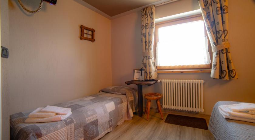 Triple Room with Mountain View, Hotel Chacaril in Gressan