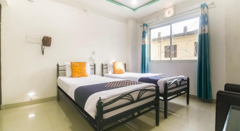 OYO 1161 Hotel Golden Residency