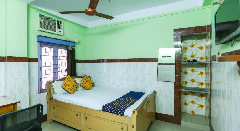 OYO 1161 Hotel Golden Residency