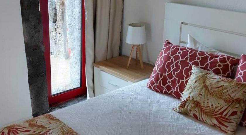 サン・ジョルジェ・ド・ピコ Sara Village 4つ星 ゲストハウス プール