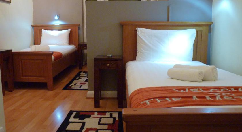 Image of Small Twin Room 4