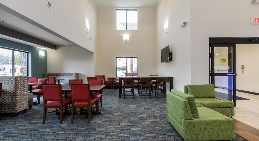 Holiday Inn Express Hotel & Suites South Bend Notre Dame Univ. photo