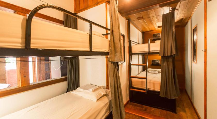 Фото: Отдельный номер с 4 кроватями (Private 4-Bed Room) 0