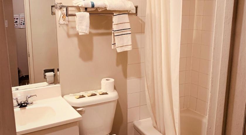 Red Carpet Inn & Suites photo
