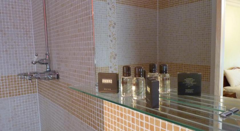 Image of Small Twin Room 10