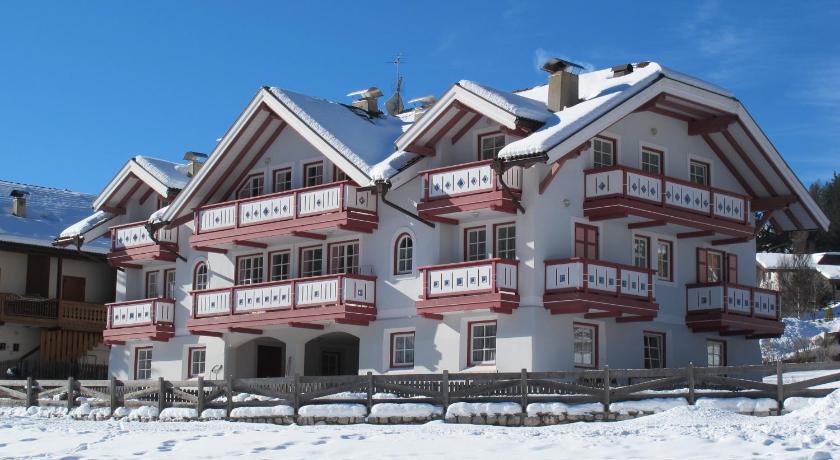 Casa Azzurra — Hotel in Pozza di Fassa