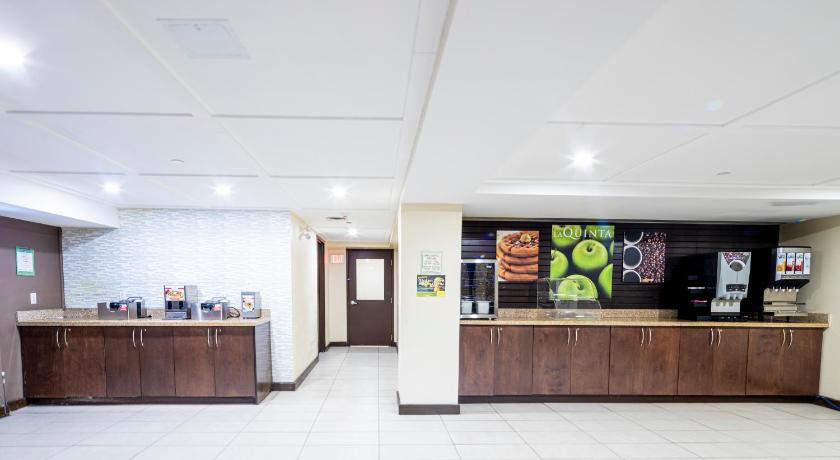 La Quinta Inn & Suites by Wyndham Oshawa