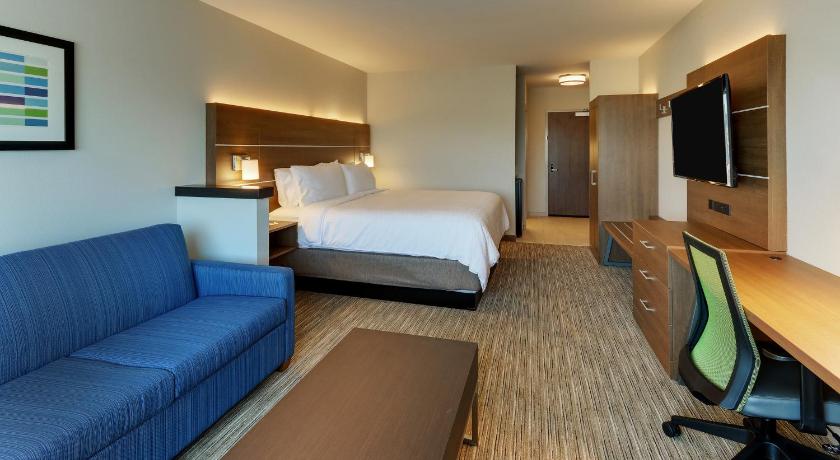 Holiday Inn Express & Suites Roanoke - Civic Center