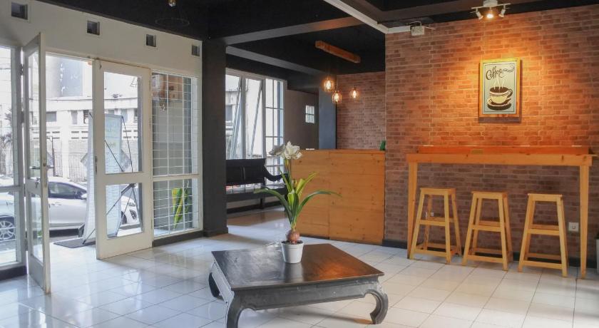 RedDoorz near Exit Toll Pasteur 5 – Bandung, KY