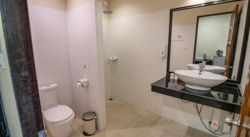 Image of Deluxe Room with Balcony 9