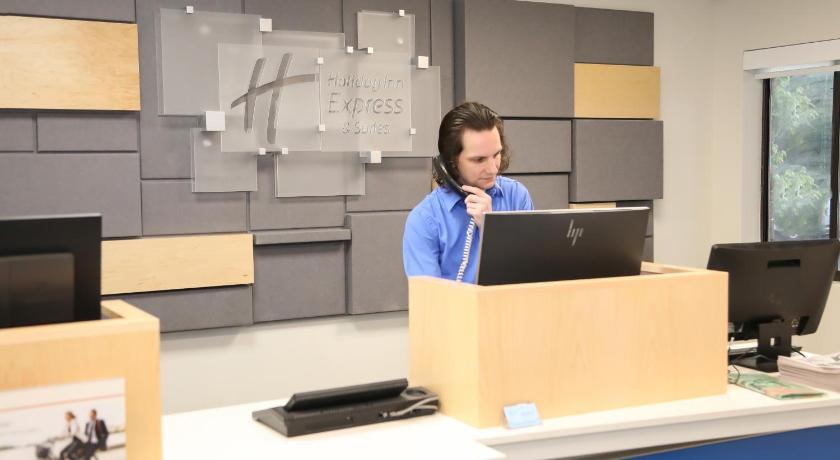 Holiday Inn Express Hotel & Suites Co Springs-Air Force Academy photo