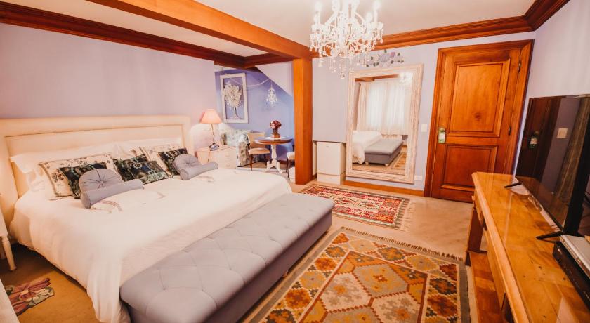 Image of Suite with Hot Tub 15