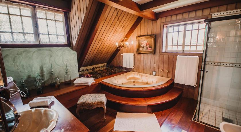 Image of Suite with Hot Tub 14