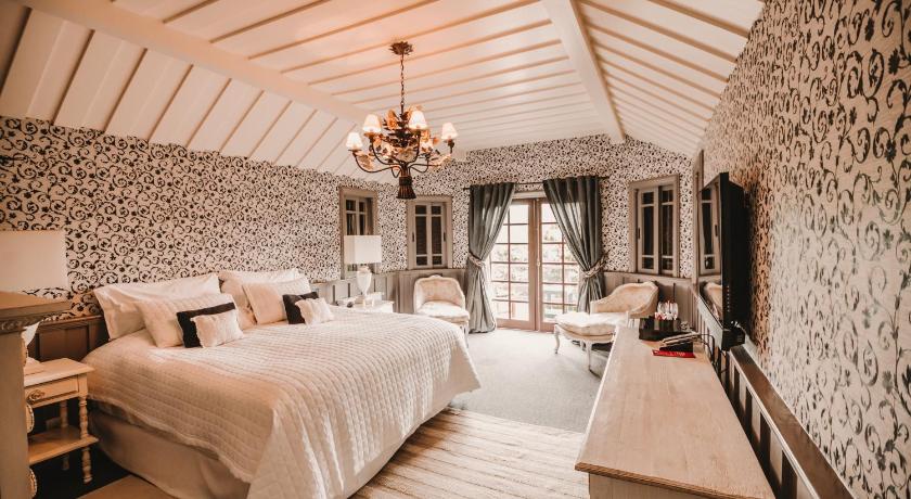 Image of Suite with Hot Tub 1