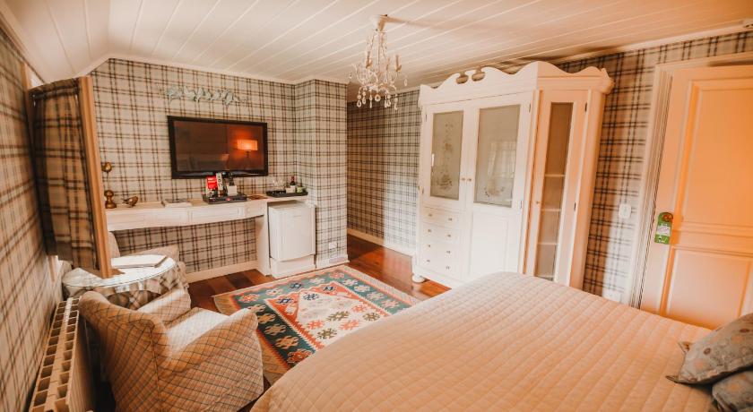Image of Deluxe Room 8