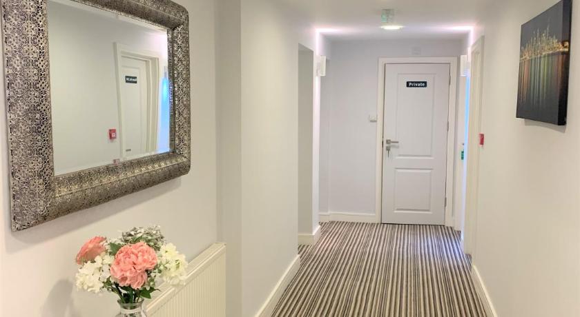 Green View Hotel - image 3