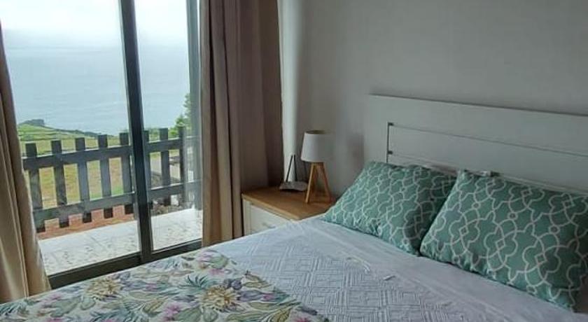 サン・ジョルジェ・ド・ピコ Sara Village 4つ星 ゲストハウス レストラン