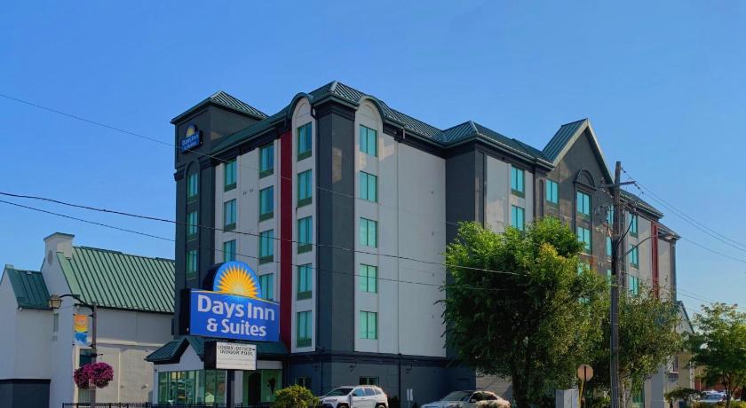 Days Inn & Suites by Wyndham Niagara Falls Centre St. By the Falls