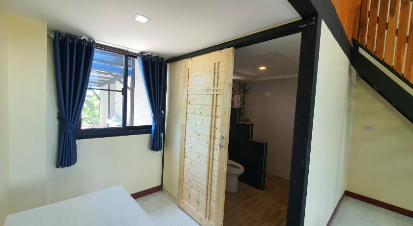 Image of Deluxe Family Suite 11