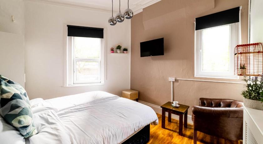 Image of Double or Twin Room with Shared Bathroom 1