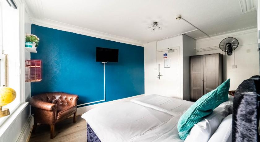 Image of Double or Twin Room with Shared Bathroom 10