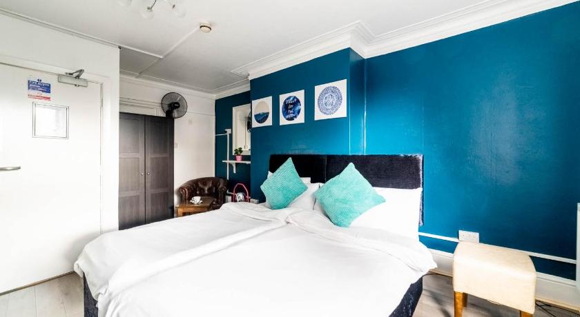 Image of Double or Twin Room with Shared Bathroom 4