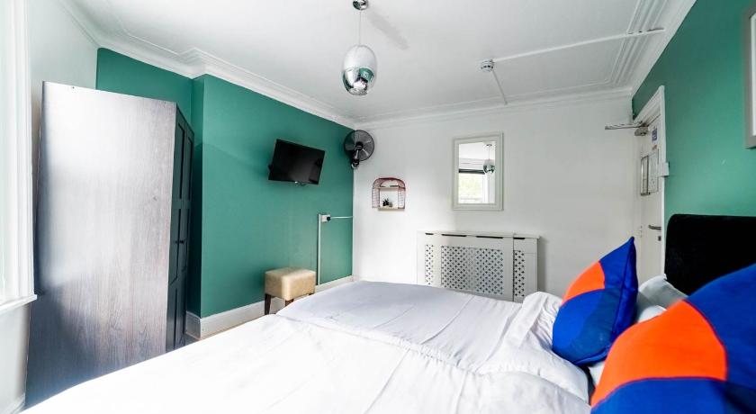 Image of Double or Twin Room with Shared Bathroom 16
