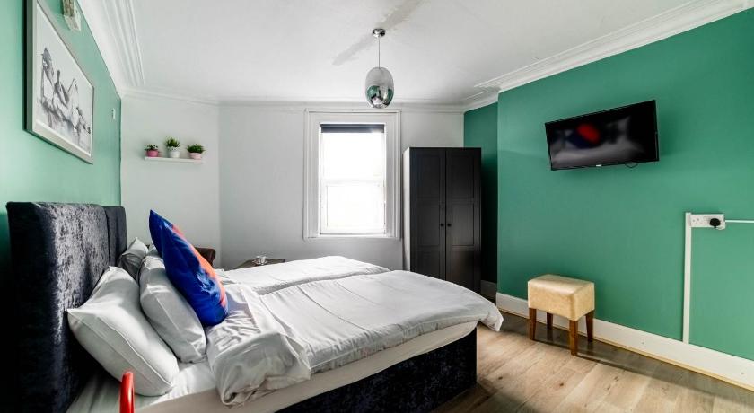 Image of Double or Twin Room with Shared Bathroom 3