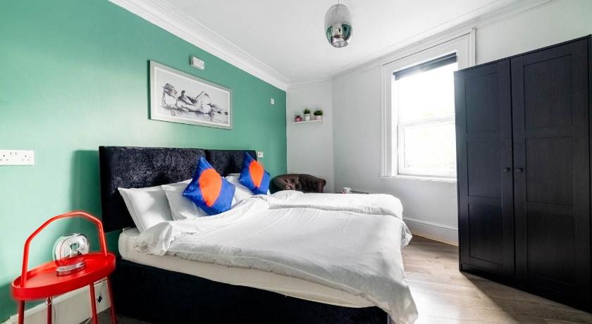 Image of Double or Twin Room with Shared Bathroom 5