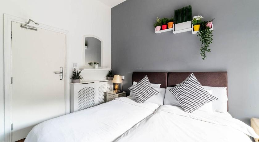 Image of Double or Twin Room with Shared Bathroom 13