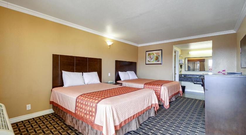 Image of Superior Deluxe Double or Twin Room 0