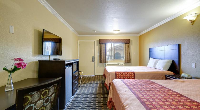 Image of Superior Deluxe Double or Twin Room 4