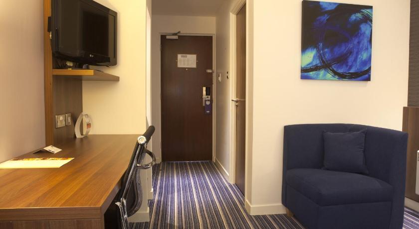 Image of Standard Room with Free Hot Breakfast 11