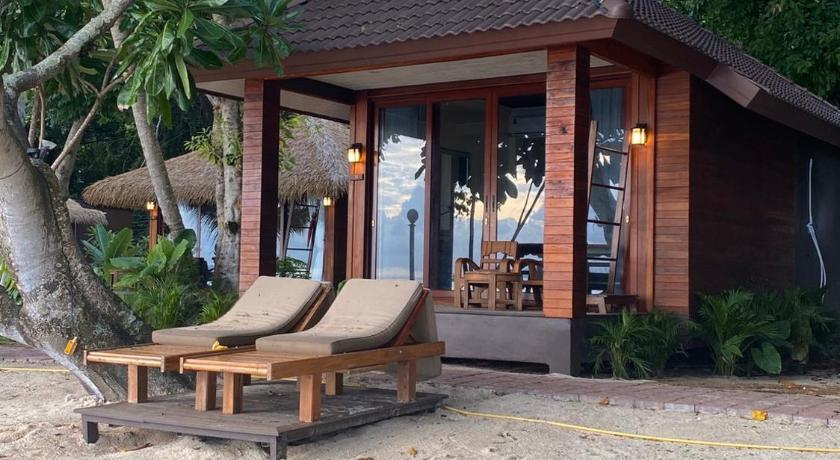 Image of Beachfront Breeze 7