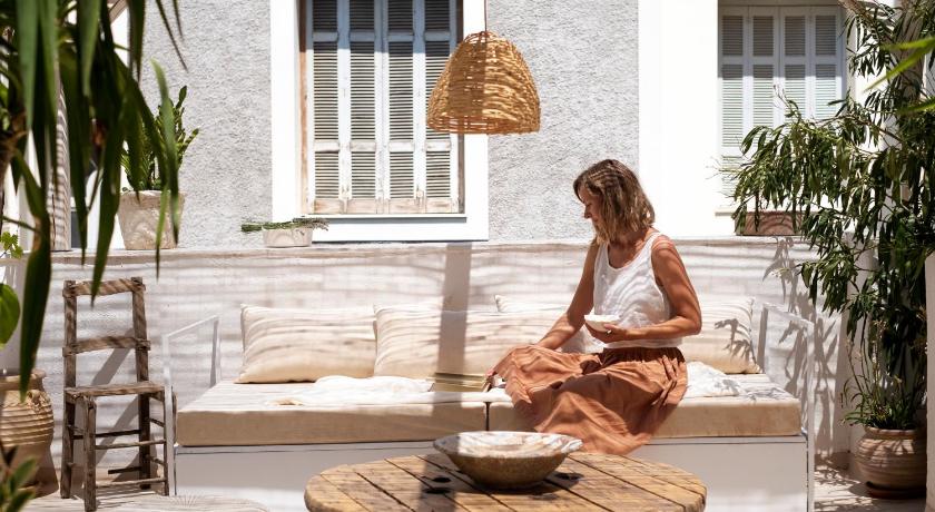 Shila Athens - image 5