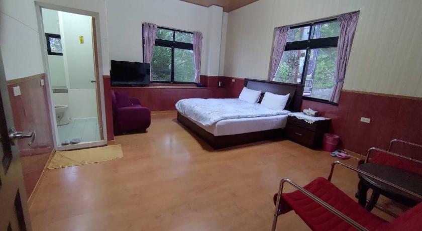 a room with a bed, a chair, a table and a window, Lanting Yazhu B&B in Nantou
