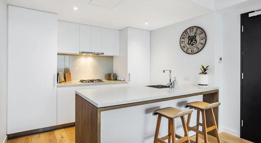KOZYGURU FORTITUDE VALLEY 2 BED DESIGNER APT + FREE PARKING QFV179-803 photo