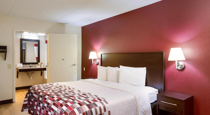 Red Roof Inn Grand Rapids Airport photo