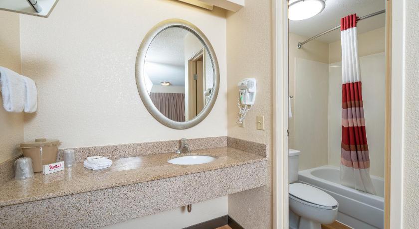 Red Roof Inn Detroit - Roseville/ St Clair Shores photo