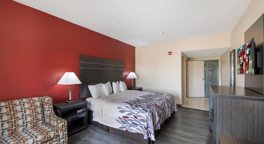 Red Roof Inn & Suites Austin East - Manor